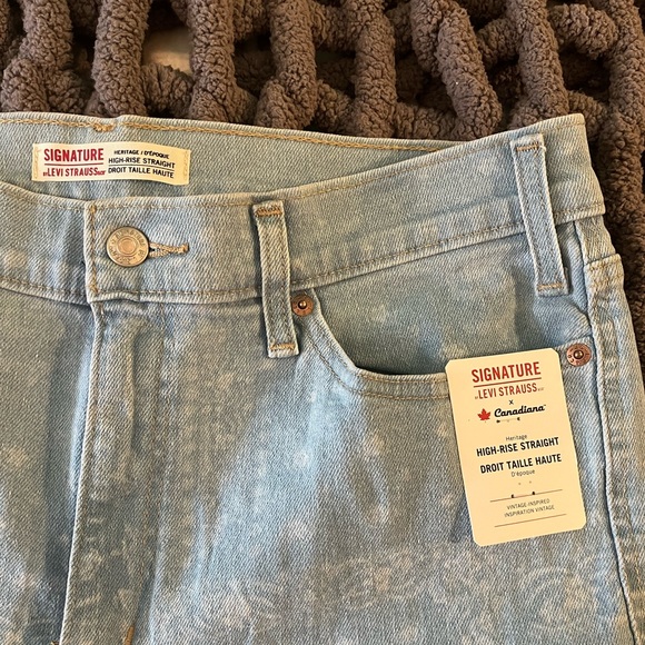 Signature by Levi Strauss & Co. Heritage High Rise Straight, Size 14 - Picture 3 of 5